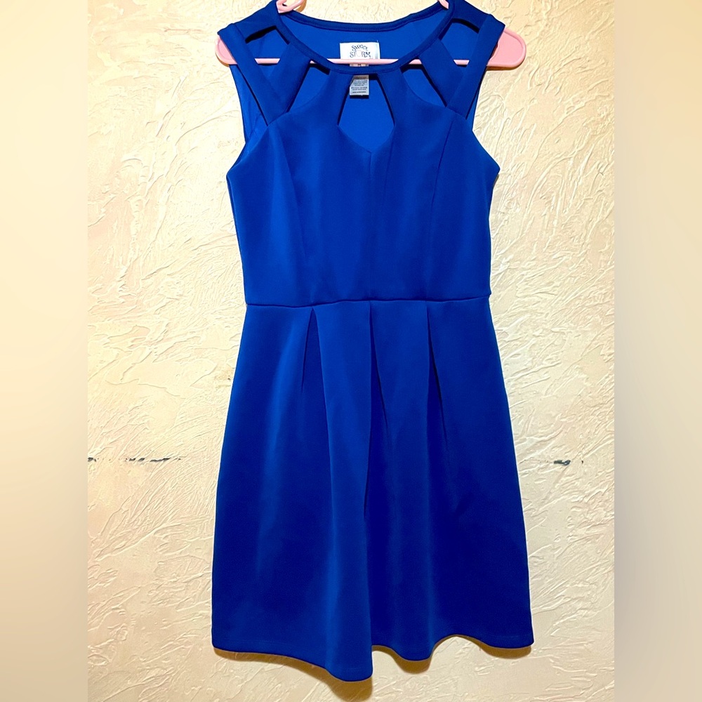 Short blue dress